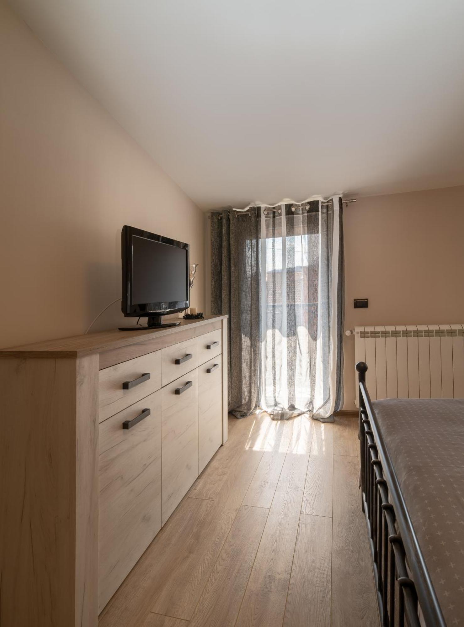 Central Point Valjevo Bagian luar foto